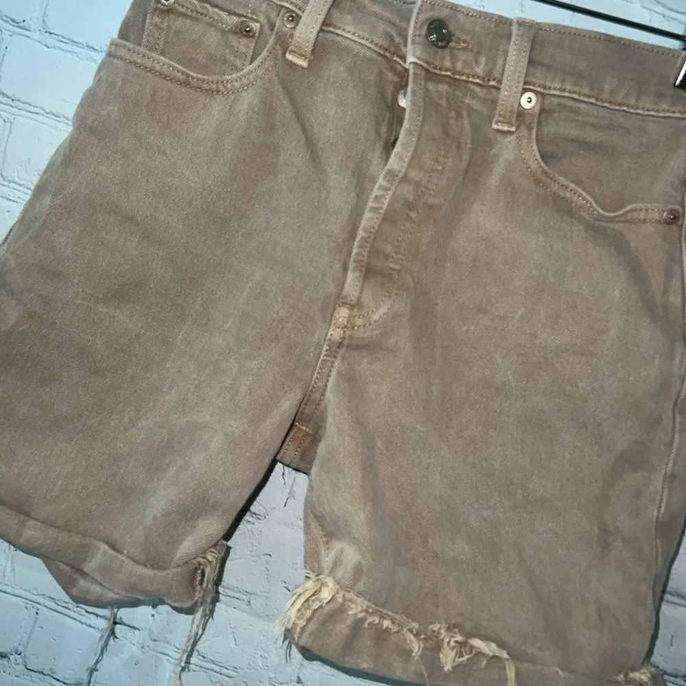 GAP tan jean shorts size 26 - Picture 3 of 7